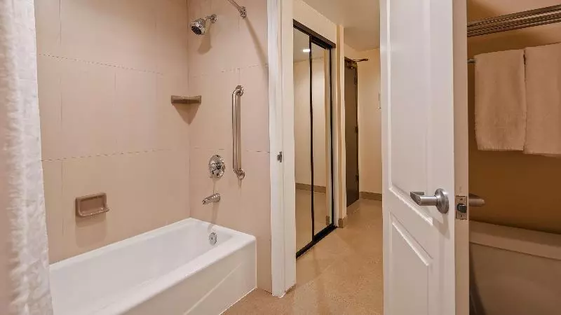 سوئیت با تخت بزرگ, Best Western Plus West Covina Inn