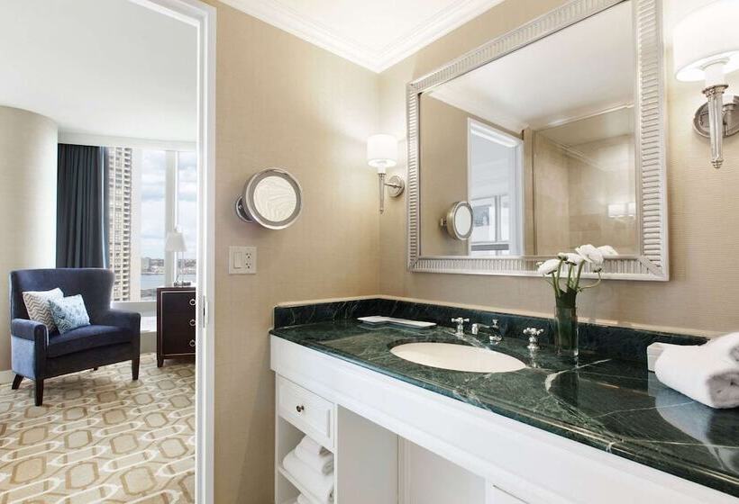 スイート, Boston Harbor