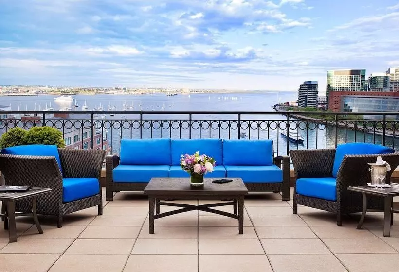 سوییت, Boston Harbor