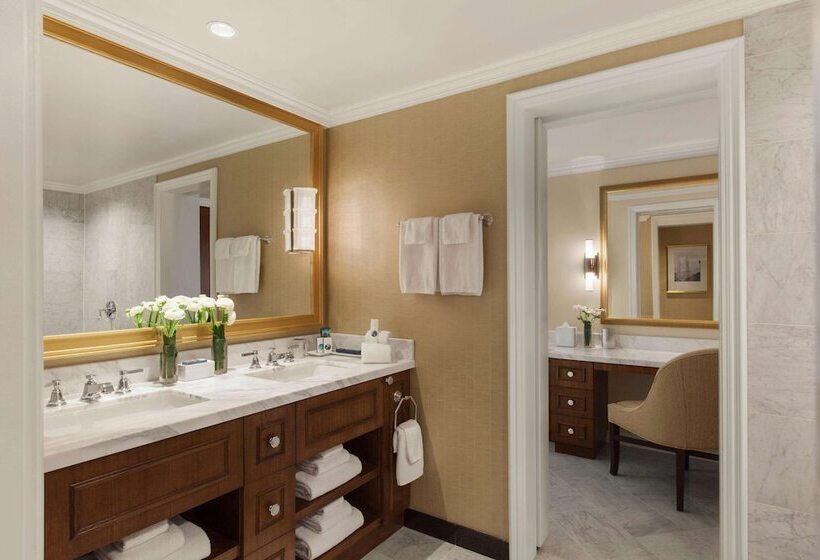 スイート, Boston Harbor