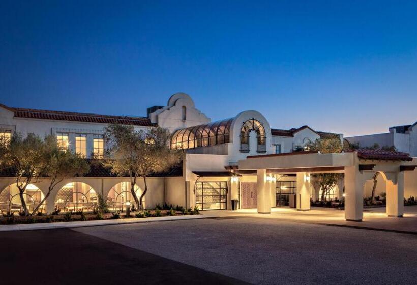 带大床的套房, Chaminade Resort & Spa