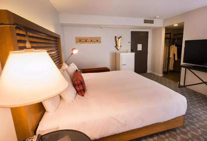 سوئیت با تخت بزرگ, Chaminade Resort & Spa