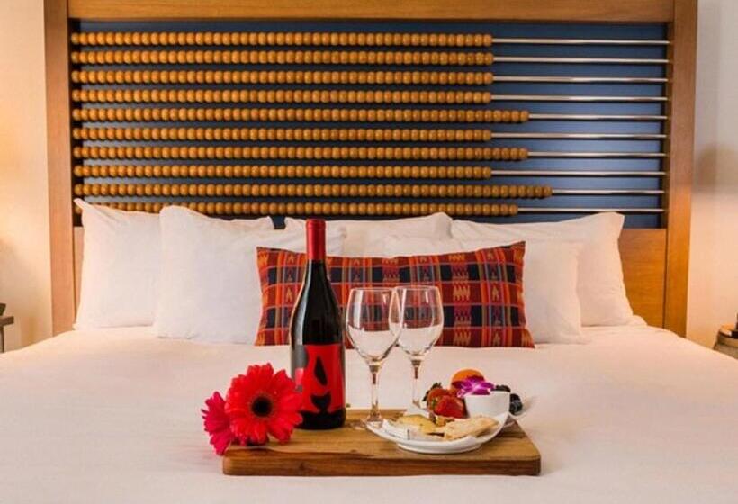 جناح جونيور سرير كينج, Chaminade Resort & Spa