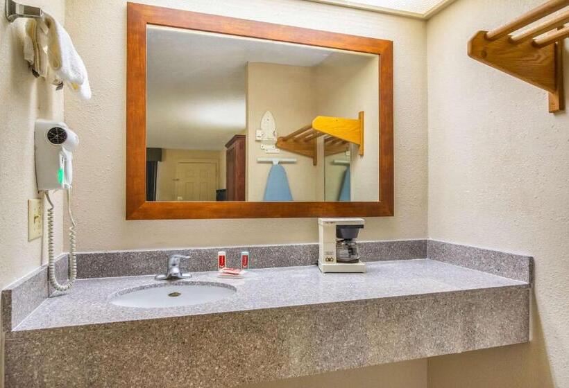 ２ダブルベッドのスタンダードルーム, Red Roof Inn Sanford