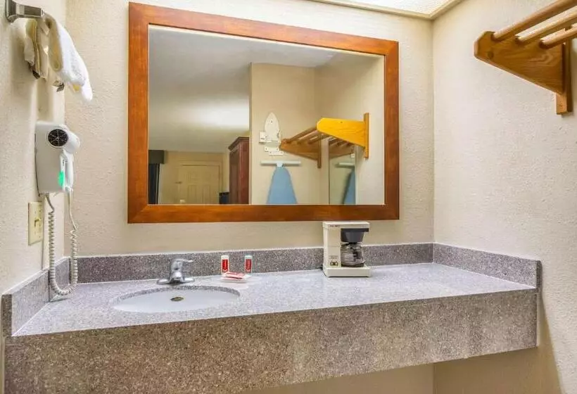 ２ダブルベッドのスタンダードルーム, Red Roof Inn Sanford
