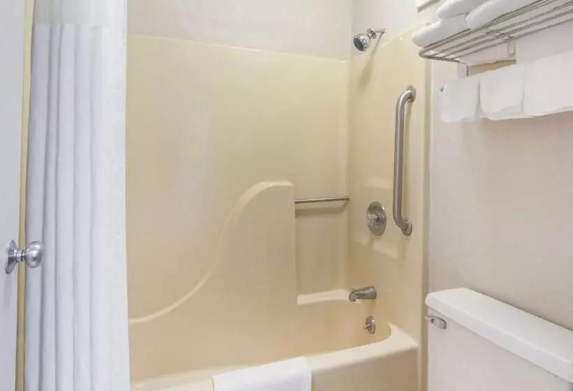２ダブルベッドのスタンダードルーム, Red Roof Inn Sanford