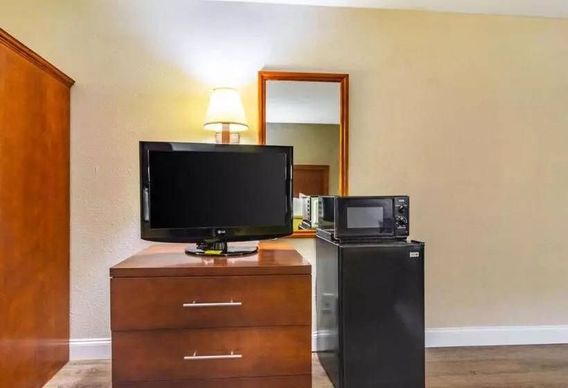 ２ダブルベッドのスタンダードルーム, Red Roof Inn Sanford