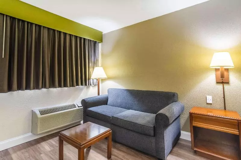 キングサイズベッドのスタンダードルーム, Red Roof Inn Sanford