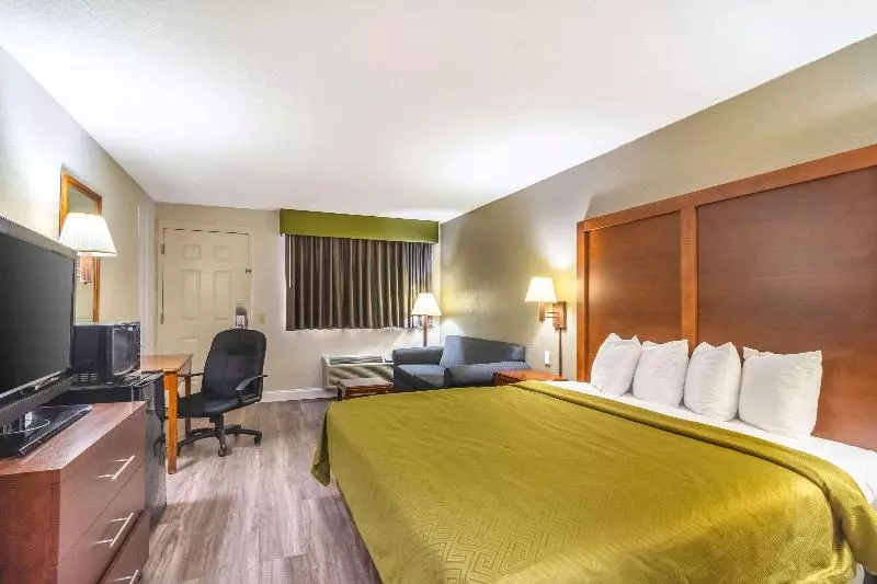 キングサイズベッドのスタンダードルーム, Red Roof Inn Sanford