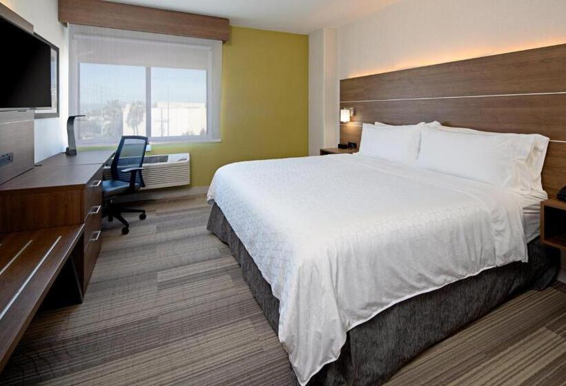 غرفة قياسية سرير كينج لذوى الإحتياجات الخاصة, Holiday Inn Express Los Angeles Lax Airport, An Ihg