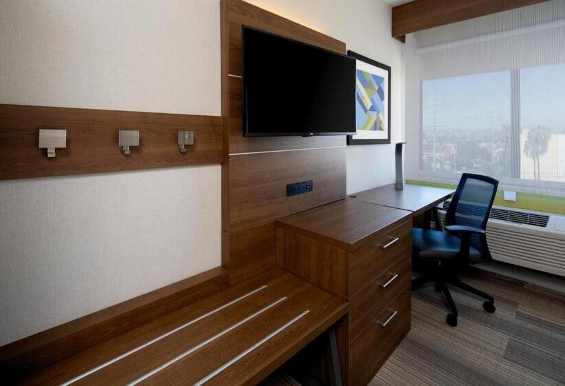 Номер Стандарт Кровать Кинг Адаптированный для Инвалидов, Holiday Inn Express Los Angeles Lax Airport, An Ihg