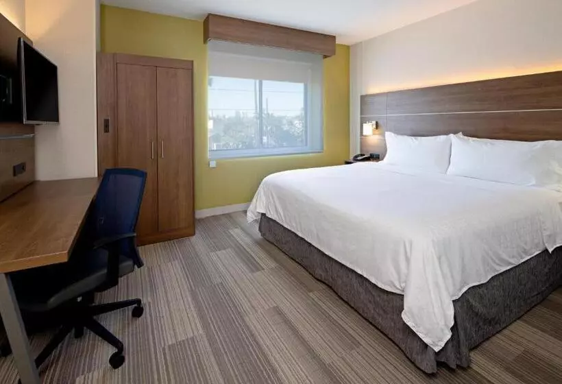 Sviitti Liikuntarajoitteisille, Holiday Inn Express Los Angeles Lax Airport, An Ihg