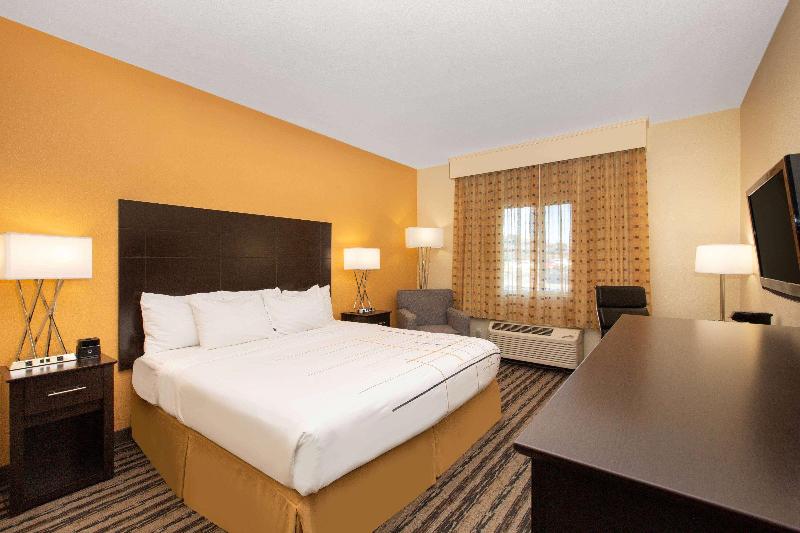 جناح لذوى الاحتياجات الخاصة, Holiday Inn Express Los Angeles Lax Airport, An Ihg
