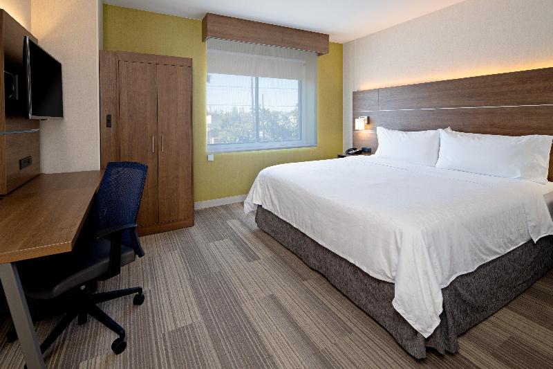 جناح لذوى الاحتياجات الخاصة, Holiday Inn Express Los Angeles Lax Airport, An Ihg