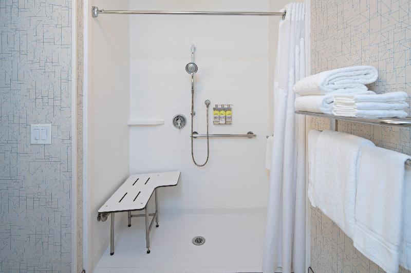 Люкс Адаптированный для Инвалидов, Holiday Inn Express Los Angeles Lax Airport, An Ihg