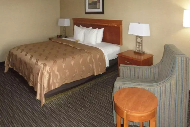 اتاق استاندارد با تخت بزرگ, Quality Inn Columbus, Ms
