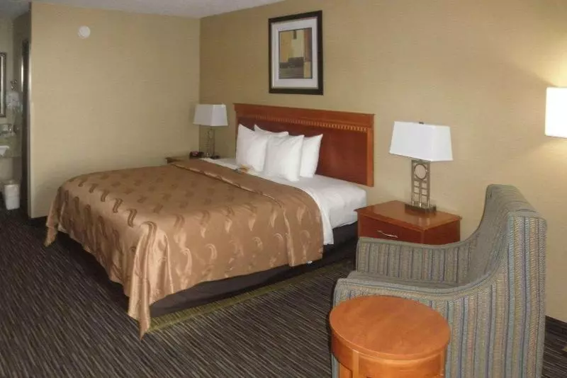 اتاق استاندارد با تخت بزرگ, Quality Inn Columbus, Ms