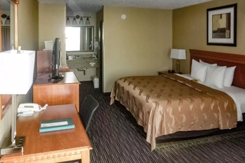 اتاق استاندارد با تخت بزرگ, Quality Inn Columbus, Ms
