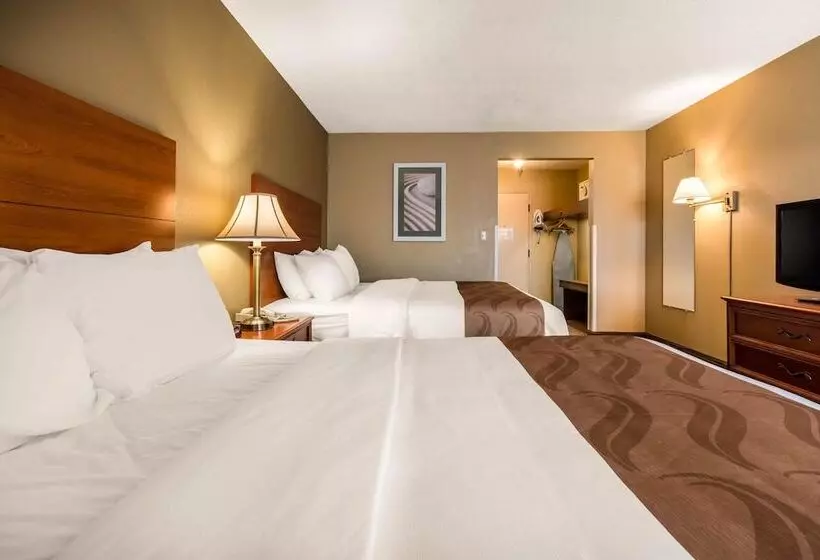 ２ダブルベッドのスタンダードルーム, Quality Inn & Suites New Castle
