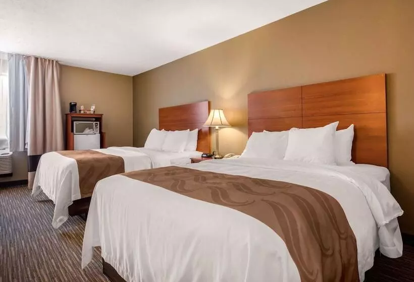 ２ダブルベッドのスタンダードルーム, Quality Inn & Suites New Castle
