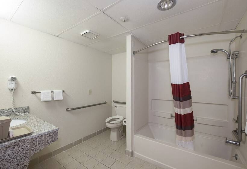 Номер Deluxe Адаптированный для Инвалидов, Red Roof Inn Hartford  Vernon