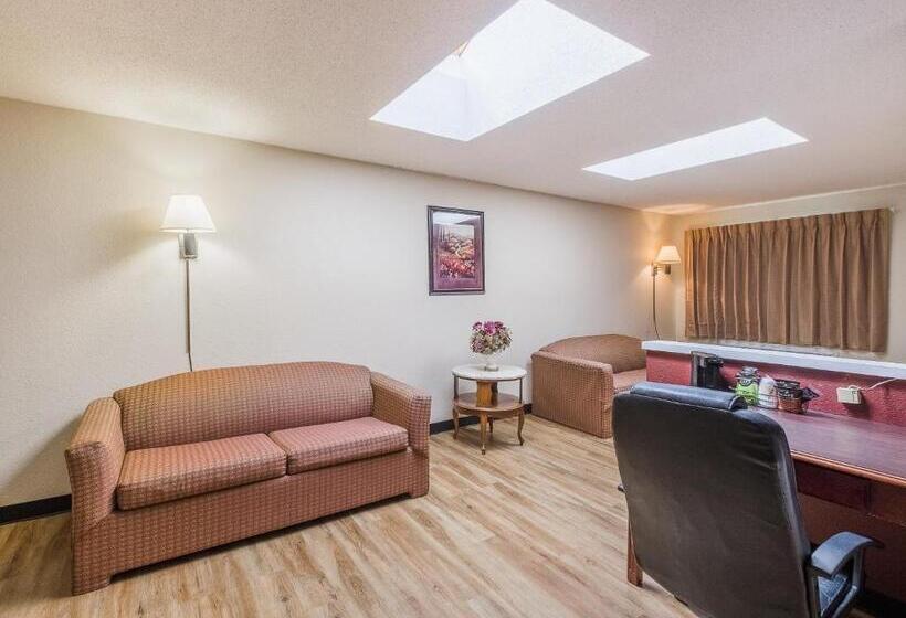 Люкс Кровать Кинг, Red Roof Inn Hartford  Vernon