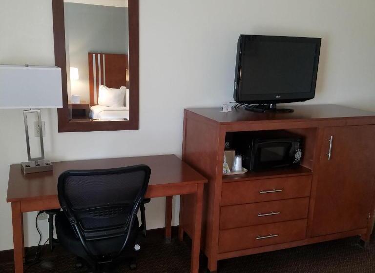 장애인을 위한 킹사이즈 침대 스탠다드 룸, Surestay Hotel By Best Western Hollister