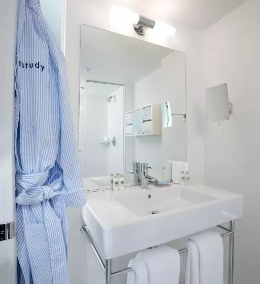 キングサイズベッドのデラックスルーム, The Study At Yale, Study Hotels