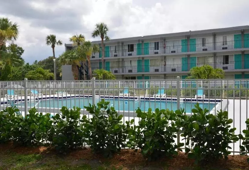 プールの見えるデラックスルーム, Altamonte Springs Hotel And Suites