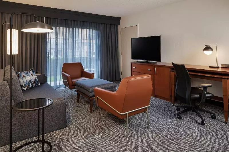 سوئیت با تخت بزرگ, Courtyard Anaheim Buena Park