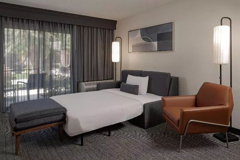 اتاق استاندارد با تخت بزرگ, Courtyard Anaheim Buena Park