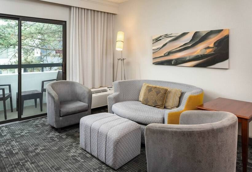 سوئیت با بالکن, Courtyard Chicago Wood Dale/itasca