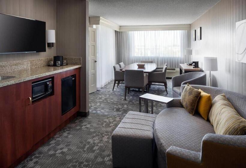 キングサイズベッドのスイートルーム, Courtyard By Marriott Richmond Berkeley