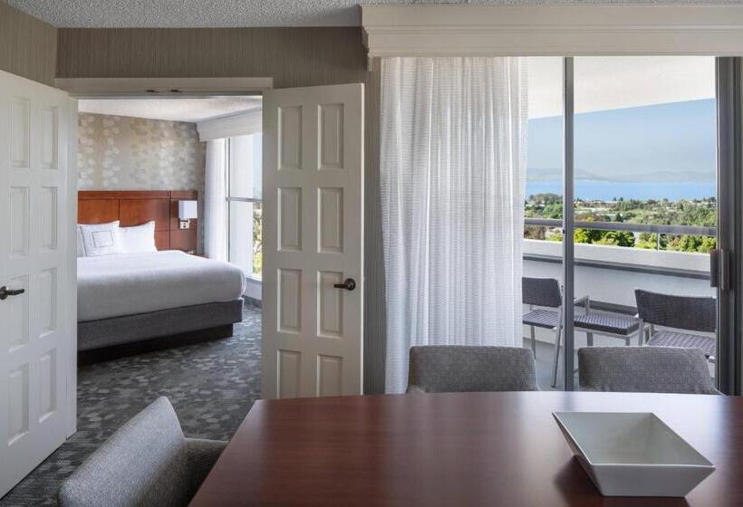 キングサイズベッドのスイートルーム, Courtyard By Marriott Richmond Berkeley