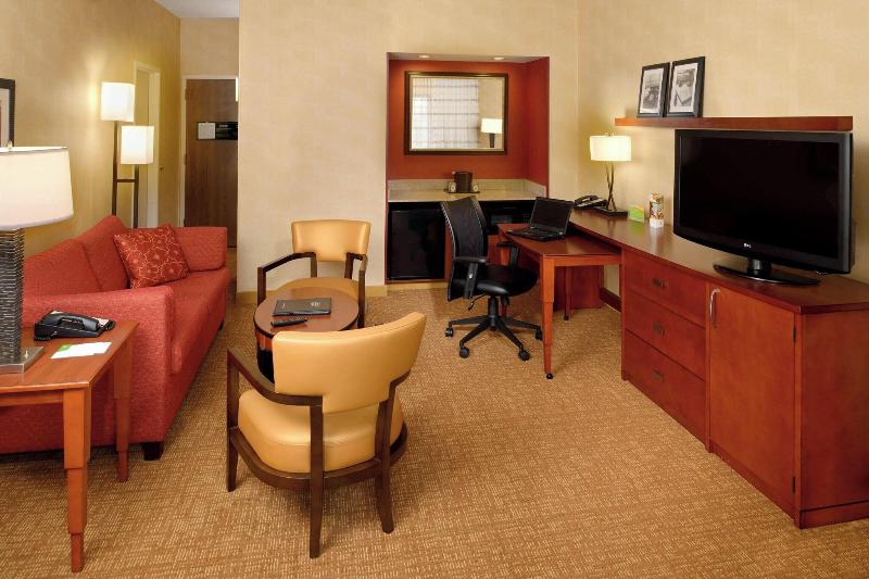 스위트 킹사이즈 침대, Courtyard St. Louis Creve Coeur