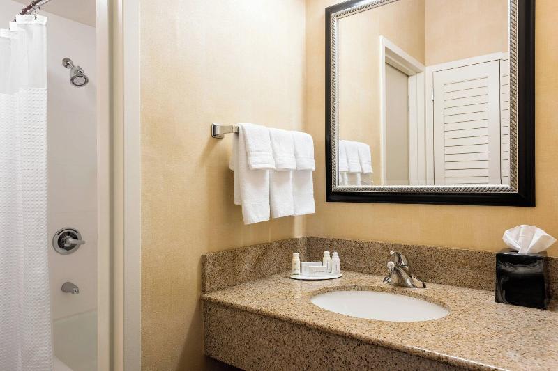 스위트 킹사이즈 침대, Courtyard St. Louis Creve Coeur