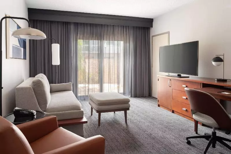 キングサイズベッドのスイートルーム, Courtyard By Marriott West Palm Beach