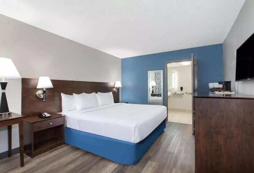 اتاق استاندارد با تخت بزرگ برای معلولان, Days Inn By Wyndham Orlando Convention Center International Drive