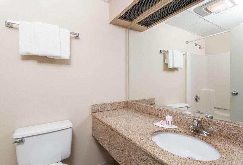 اتاق استاندارد با تخت بزرگ, Days Inn By Wyndham Windsor Locks / Bradley Intl Airport