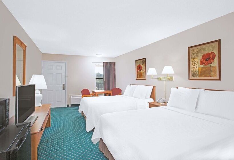 Номер Стандарт 2 Двуспальные Кровати, Days Inn By Wyndham Wytheville