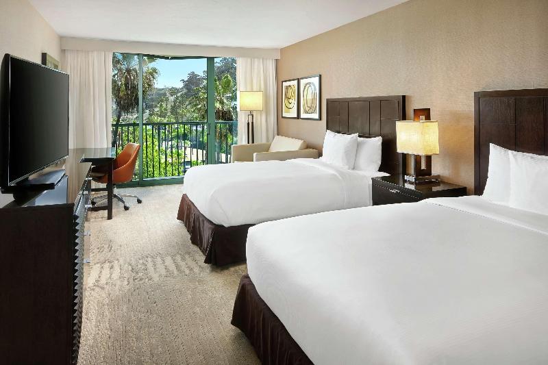 Номер Стандарт Вид на Бассейн, Doubletree By Hilton San Diego   Hotel Circle