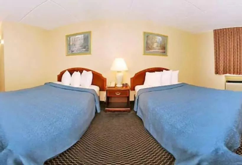 سوییت, Econo Lodge Inn & Suites