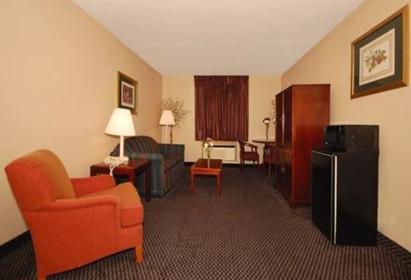 Люкс, Econo Lodge Inn & Suites