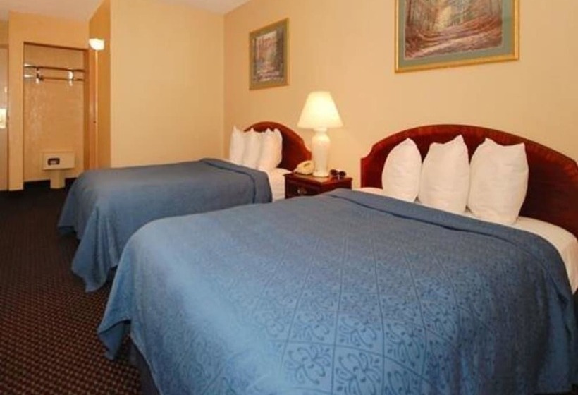 جناح, Econo Lodge Inn & Suites