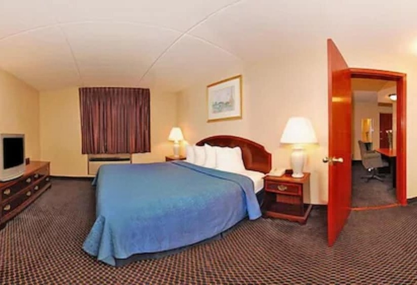 جناح, Econo Lodge Inn & Suites