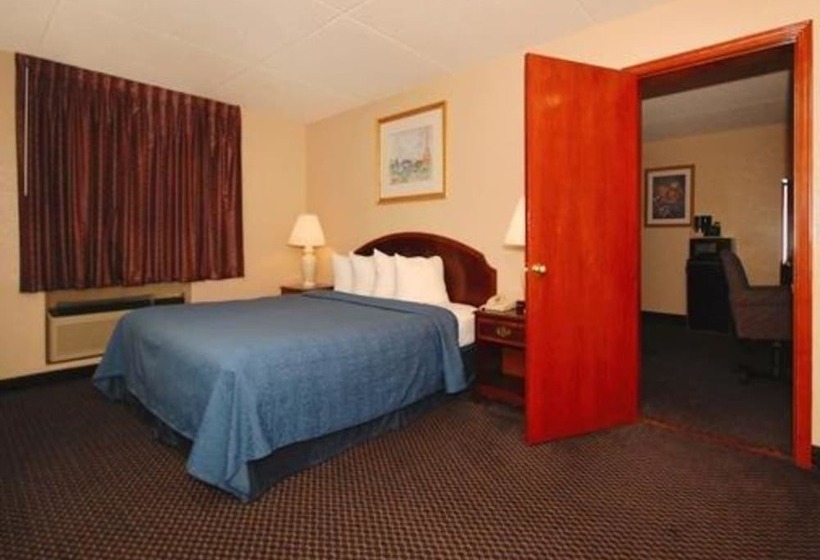 جناح, Econo Lodge Inn & Suites