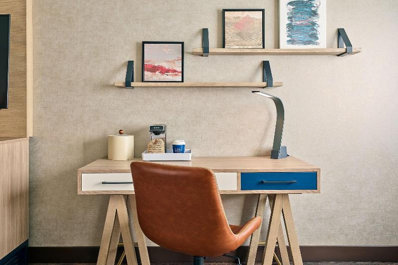 带大床的标准间, Four Points Marriott Salt Lake City Airport