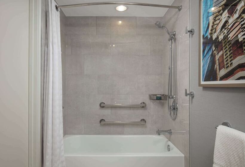 غرفة قياسية لذوى الاحتياجات الخاصة, Hilton Concord