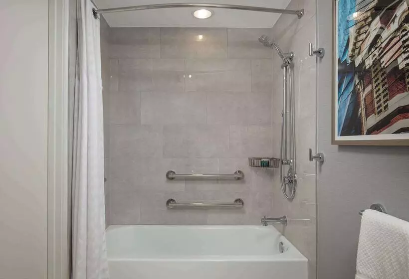 اتاق استاندارد برای معلولان, Hilton Concord