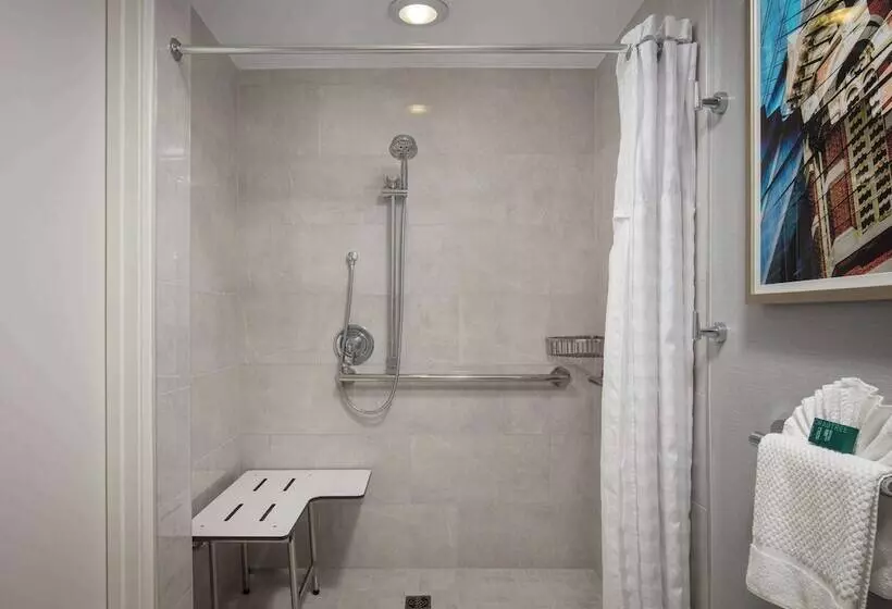 اتاق استاندارد برای معلولان, Hilton Concord